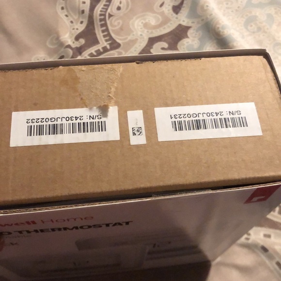 Honeywell T4 Pro Smart Thermostat, new in box - Picture 5 of 5